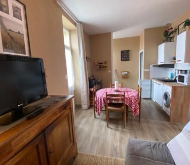 Bourbon-l'Archambault Apartment | Logis les Roses - Studio 2 personnes