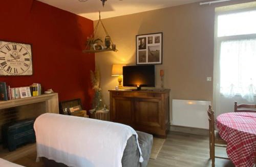 Bourbon-l'Archambault Apartment | Logis les Roses - Studio 2 personnes