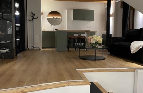 Griffon - Royale Apartment | Love Room standing-Cœur de Lyon
