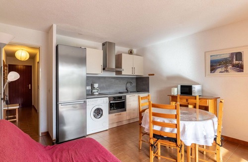 Rayol-Canadel-sur-Mer Apartment | Lovely apartment for 3 guests with WIFI, A/C, TV, patio and pets allowed