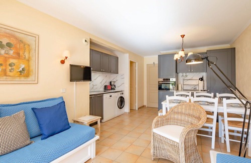 Les Issambres Apartment | Lovely apartment for 6 guests with pool, WIFI, A/C, TV and terrace