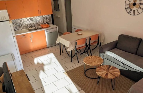 Ruoms Apartment | Lovely, bright T3 apartment with private garden and communal pool.
