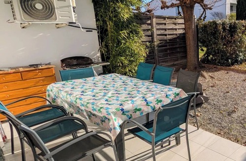 Ruoms Apartment | Lovely, bright T3 apartment with private garden and communal pool.