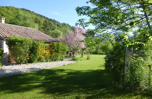 Castellane Villa | Lovely cottage has the entrance to the Verdon Gorges