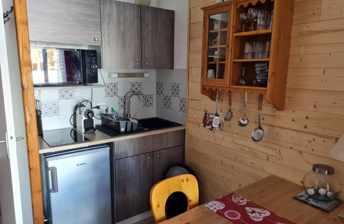 Les Contamines-Montjoie Apartment | LOVELY STUDIO CABIN AT THE FOOT OF THE SLOPES IN A GREEN SETTING