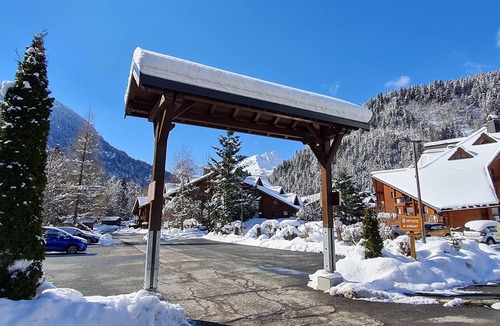 Les Contamines-Montjoie Apartment | LOVELY STUDIO CABIN AT THE FOOT OF THE SLOPES IN A GREEN SETTING