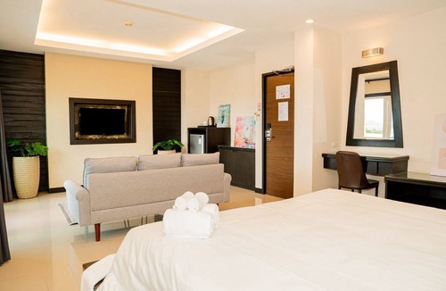 Ratsada Hotel | Lulu Hotel at The Glasshouse Lion Café