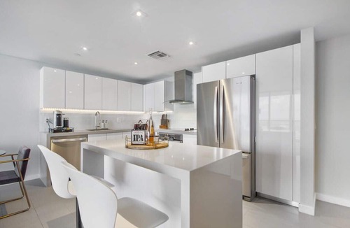 Town Square Condo | Lunabase ☾ Heavenly View | Smart Condo, King Bed, Bayview, Parking, Pool, Gym