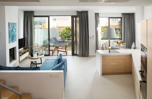 Kato Galatas Villa | Lux villa ★ Beach at 150mt ★ Sea View ★ 2 Pool ★ 20 sleeps