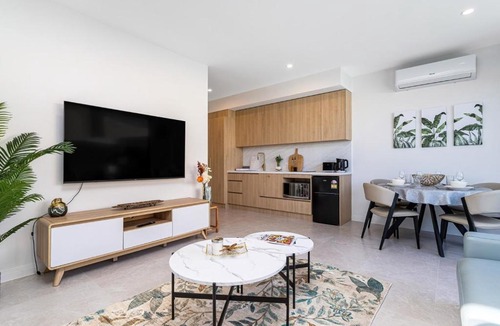Mermaid Beach Villa | Luxe Mermaid Retreat