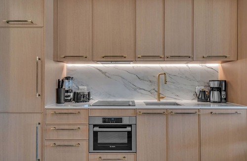 Wynwood Art District Apartment | Luxe NoMad Wynwood 1BR Balcony & Rooftop
