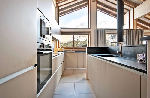 Meribel-Mottaret Apartment | "Luxurious 4BR Apartment, Close to Slopes, with Concierge Service and Amenities"