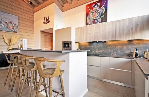 Meribel-Mottaret Apartment | "Luxurious 4BR Apartment, Close to Slopes, with Concierge Service and Amenities"