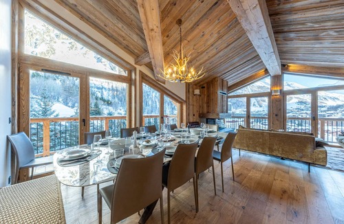 Le Cret Apartment | Luxurious 7-room apartment, fireplace, parking, stunning view