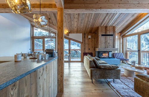 Le Cret Apartment | Luxurious 7-room apartment, fireplace, parking, stunning view