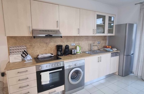 Lithinai House | Luxurious apartment 200 m from the beach, air-conditioned, 2 large pools, sea view