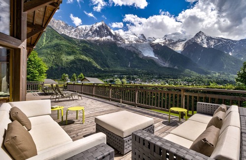 Chamonix-Mont-Blanc Ski Chalet | Luxurious Chalet with Panoramic Views & Hot Tub