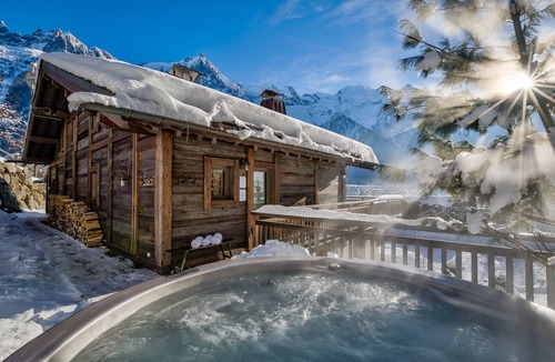 Chamonix-Mont-Blanc Ski Chalet | Luxurious Chalet with Panoramic Views & Hot Tub
