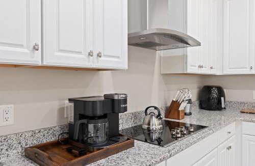 Balm House | Luxurious Tampa Bay Area Home in Serene Community!