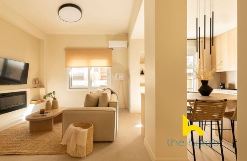 Pangrati Apartment | Luxurious Zen Retreat W/Balcony & 300mbps WiFi