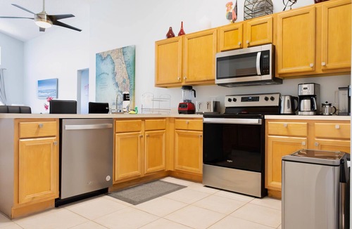 Lake Berkley Villa | Luxury 4 Bedroom/3 Bathroom Villa with Relaxing Lakeview Private Pool, Grill & Arcade/Game Room!