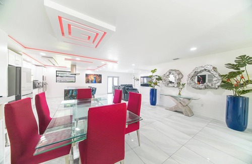Tamiami House | Luxury 4BR Villa Hot Tubs Billiard & Private Gym, your private entertainment.