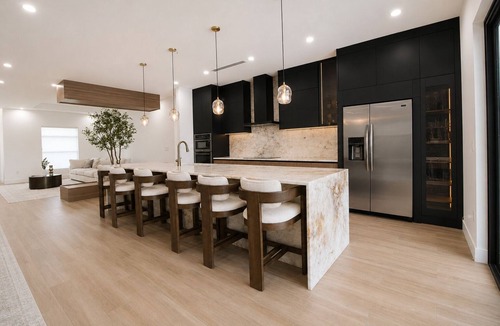 Ludlam House | Luxury 5BR Retreat W/Pool,Jacuzzi & Outdoor Kitche.