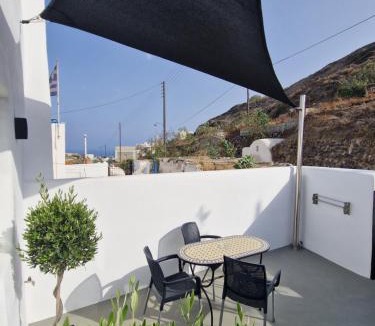 Megalochori Apartment | Luxury Canava
