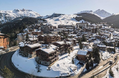 Courchevel Apartment | LUXURY CHALET WITH JACUZZI IN COURCHEVEL MORIOND – DOMAINE DES GLACIERS