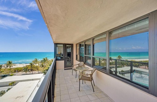 Mid Beach Apartment | Luxury Condo with Resort Amenities Pools Gym and Sauna 804