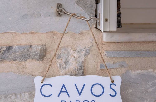 Aliki House | Luxury Cycladic Cave Villa: Private Pool, Jacuzzi & Garden Oasis