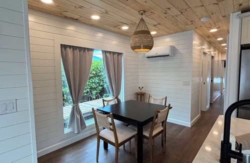 Tavernier Boat Rental | Luxury Floating Cottage Upper Florida Keys walk to restaurants and marina fun