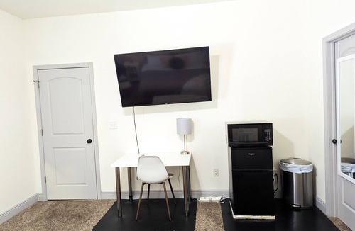 East Tampa Apartment | Luxury Master bedroom with Private Entrance
