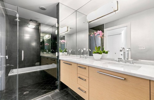 Town Square Apartment | LUXURY MODERN APARTMENT WITH INCREDIBLE VIEWS