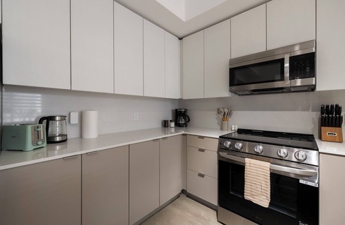 North Miami Apartment | Luxury New Property-3 Bedroom/2Bath-Gym-BBQ-Pool