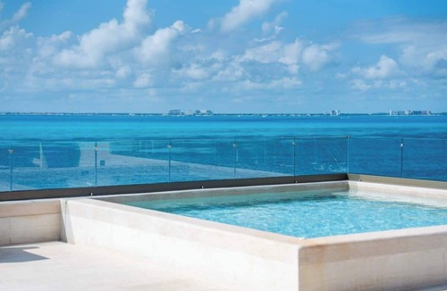 Isla Mujeres Apartment | Luxury Penthouse | 9BR | Private Rooftop w/Pool