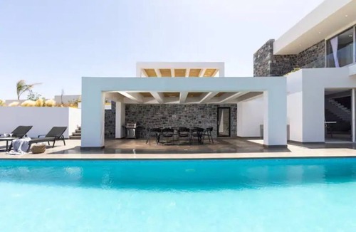Agia Pelagia House | Luxury Seafront Villa Eros with Private Pool - Rock Bay Villas - Crete, Greece