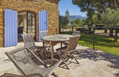 Six-Fours-les-Plages House | Luxury Six-Fours villa with Pool and Jacuzzi