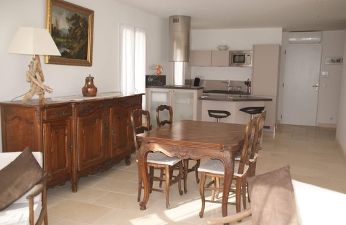 Sanary-sur-Mer Apartment | LUXURY T3 WITH GARAGE 150m FROM THE PORT