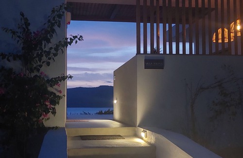 Paleros Villa | Luxury villa, large terrace, lounge area, pool, jacuzzi + magnificent sea view.