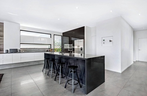 Broadbeach Waters House | Luxury Villas Bluewater Oasis (Heated Pool)