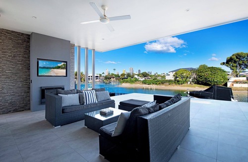 Broadbeach Waters House | Luxury Villas Bluewater Oasis (Heated Pool)