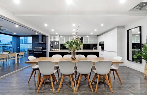 Broadbeach Waters House | Luxury Villas The Grand (Heated Pool)