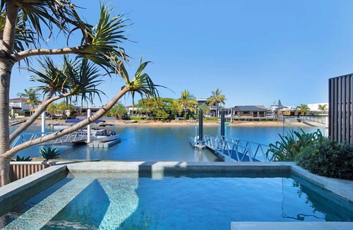 Palm Beach House | Luxury Villas The Marlin (Walk to Beach)