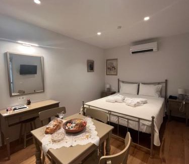 Chios Town Apartment | Lythri Studios