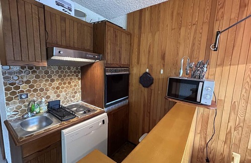 Meribel-Mottaret Apartment | Méribel Mottaret studio, ski and balcony, family-friendly
