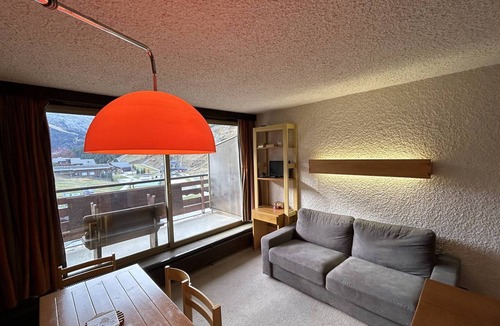 Meribel-Mottaret Apartment | Méribel Mottaret studio, ski and balcony, family-friendly