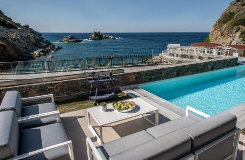 Agia Pelagia Villa | Made By The Sea Villas 12 BDRM