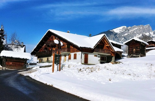 Sixt-Fer-a-Cheval Ski Chalet | MAGNIFICENT CHALET Les Laouchets - 4 double bedrooms - 3 bathrooms