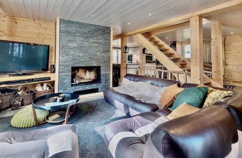 Thones House | Magnificent Demi-Chalet